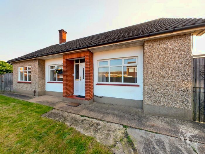 3 Bedroom Detached Bungalow To Rent In Copland Road Stanford-Le-Hope, SS17