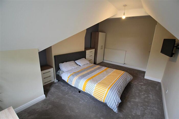 5 Bedroom Apartment To Rent In Belle Vue Road, Hyde Park, Leeds, LS3