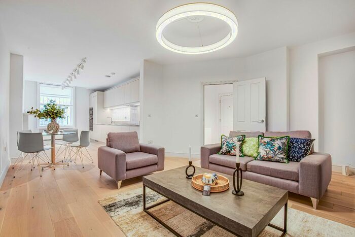 2 Bedroom Flat To Rent In Devonshire Street, London, Greater London, W1G