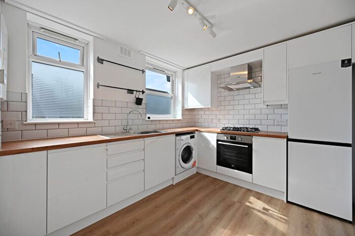 2 Bedroom Flat To Rent In Fulham Court, Fulham, SW6