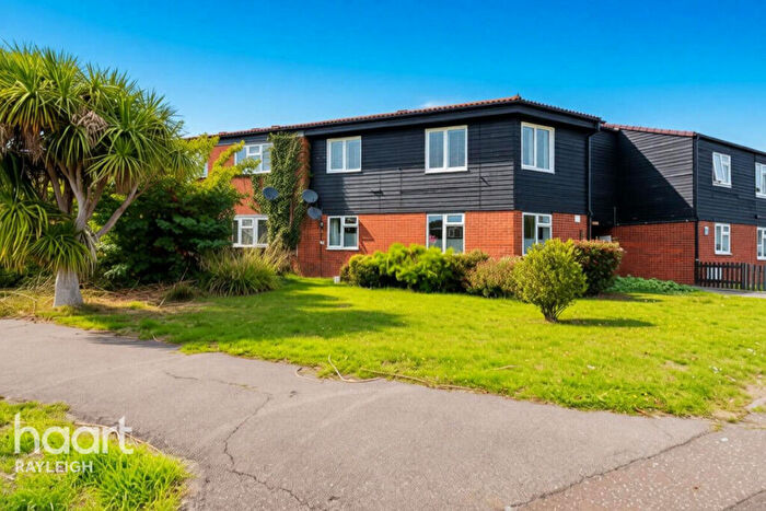 1 Bedroom Flat For Sale In Lundy Close, Southend-On-Sea, SS2