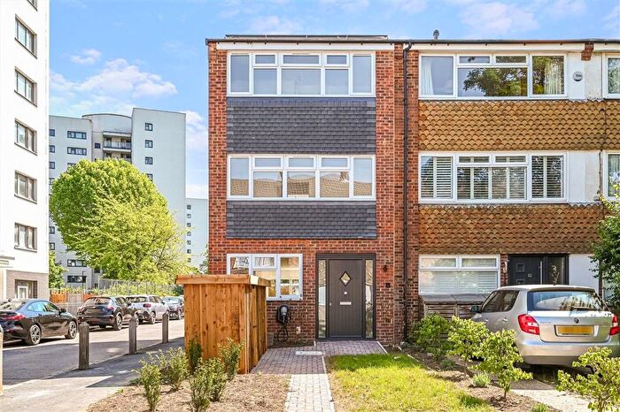 4 Bedroom Property For Sale In Carston Close, Lee, SE12