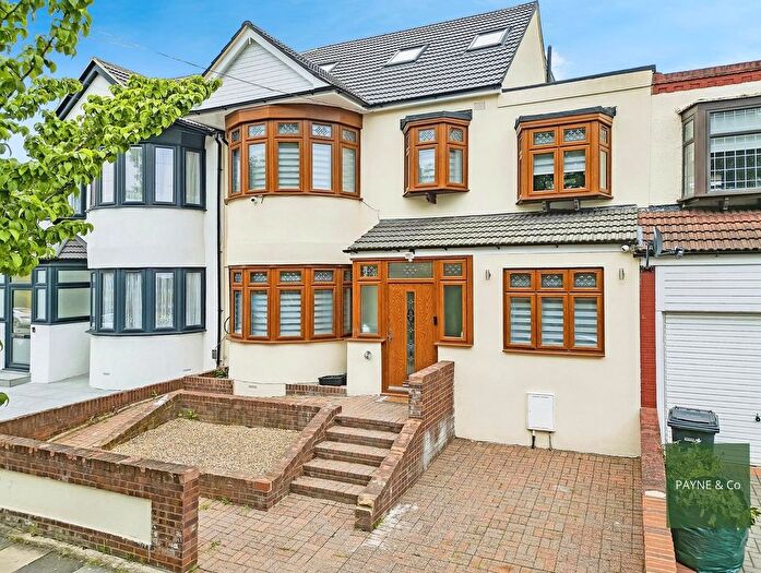 7 Bedroom Terraced House For Sale In Wanstead Lane, Ilford, IG1