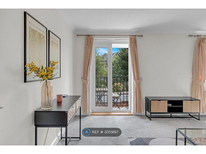 2 Bedroom Flat To Rent In Limeleaf Court, Edgware, HA8