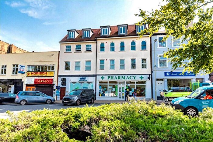 2 Bedroom Flat To Rent In High Street, Aldershot, Hampshire, GU11