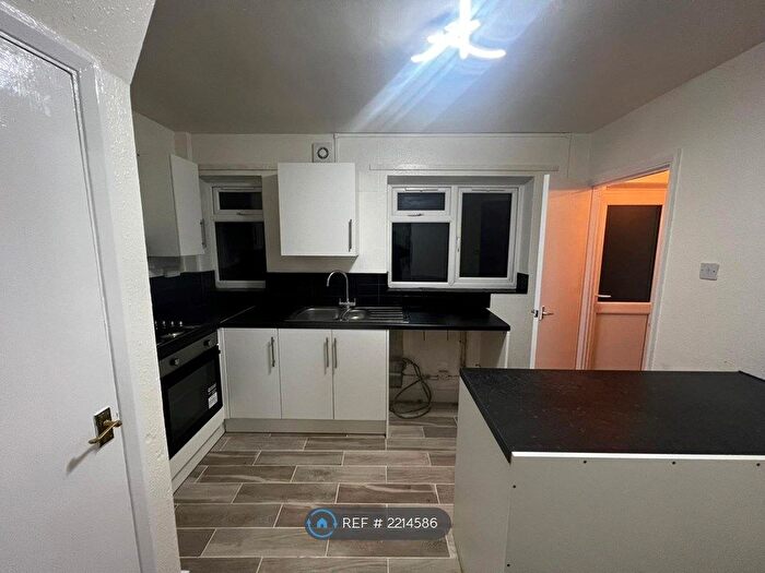 3 Bedroom Terraced House To Rent In Leybourne Drive, Nottingham, NG5