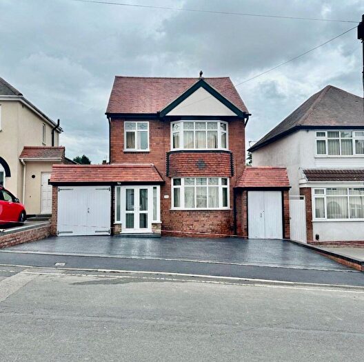 3 Bedroom Detached House To Rent In Dingle Road, Dudley, DY2