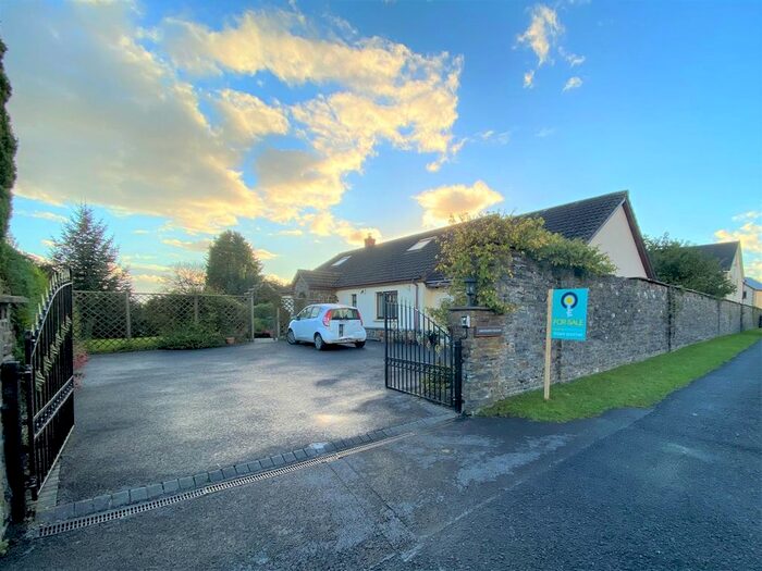 4 Bedroom Detached Bungalow For Sale In Alltyferin Road, Nantgaredig, Carmarthen SA32