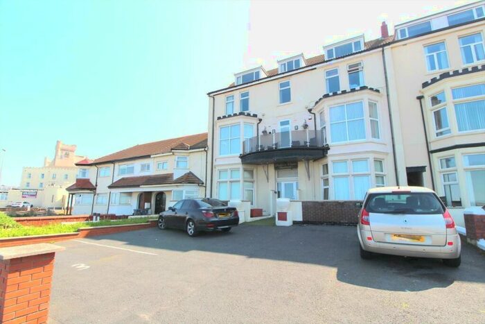 3 Bedroom Flat To Rent In Queens Promenade, Blackpool, FY2