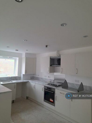 2 Bedroom Flat To Rent In Lapwing Close, Partington, Manchester, M31