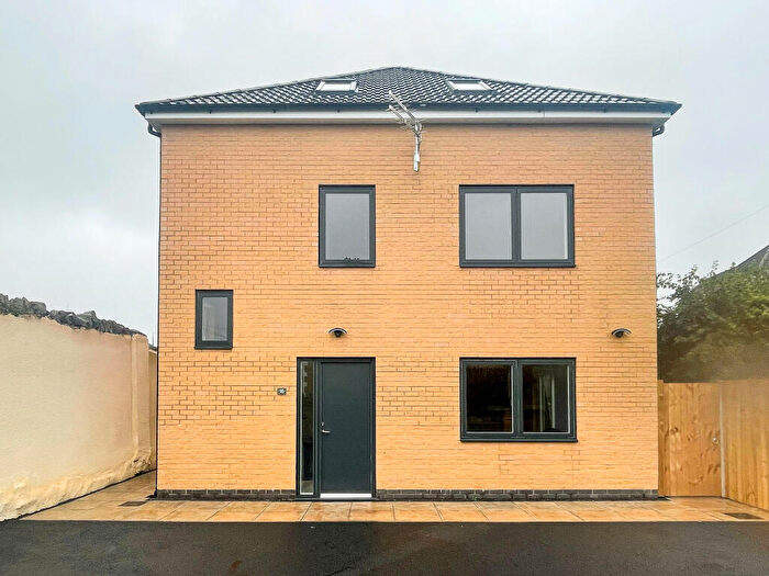 6 Bedroom Semi Detached House To Rent In Edgeware Road, Staple Hill, BS16