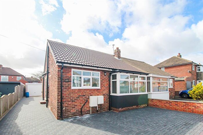 4 Bedroom Semi Detached Bungalow For Sale In Ullswater Avenue, Dewsbury, WF12