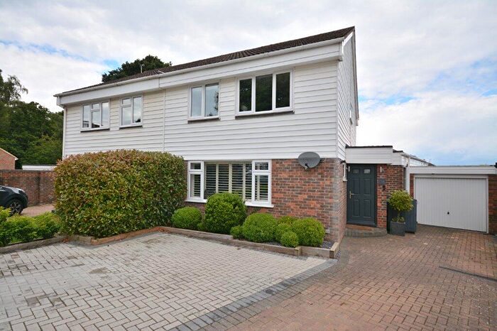 4 Bedroom Semi Detached House For Sale In Staplehurst, Bracknell, Berkshire, RG12