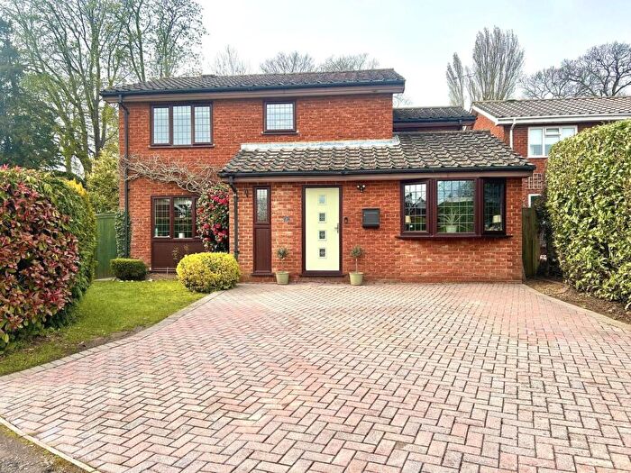 3 Bedroom Detached House For Sale In Cedarwood Crescent, Caversham, RG4