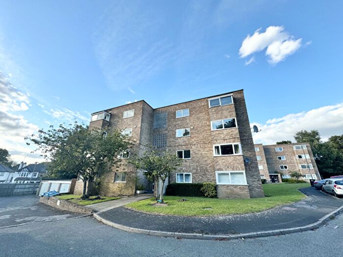 2 Bedroom Apartment To Rent In Frescade Crescent, Basingstoke, RG21