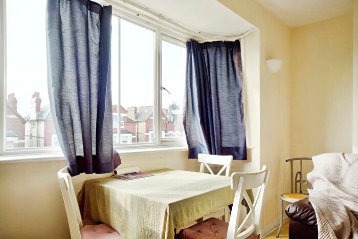 2 Bedroom Flat For Sale In Clarence Road, Wood Green, London, N22
