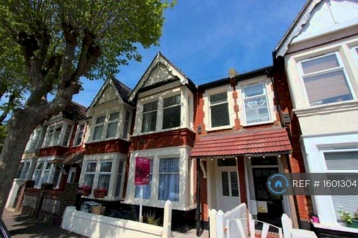 3 Bedroom Flat To Rent In (Upper) Warrior Square, Southend-On-Sea, SS1