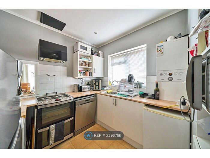 2 Bedroom Flat To Rent In Pampisford Road, South Croydon, CR2