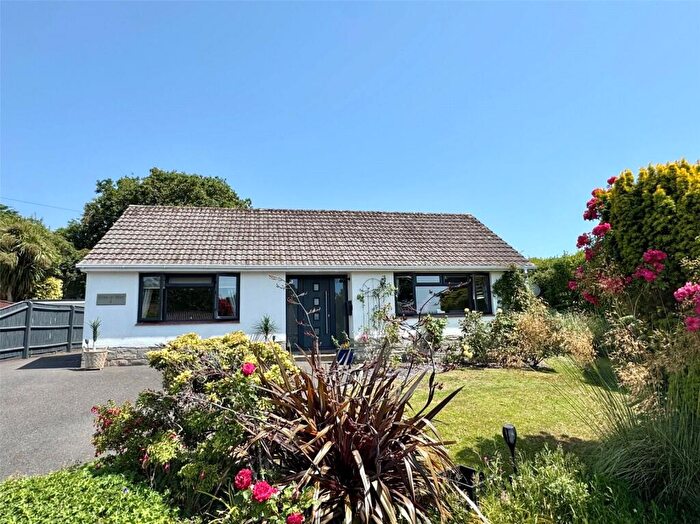 2 Bedroom Bungalow For Sale In Farm Lane South, Barton On Sea, Hampshire, BH25