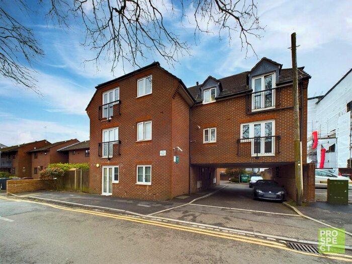 1 Bedroom Apartment To Rent In Norwood Road, Reading, Berkshire, RG1