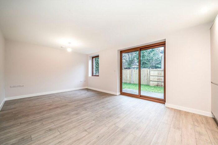1 Bedroom Maisonette For Sale In Russell Road, Mitcham, CR4