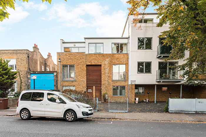 2 Bedroom Apartment To Rent In Benhill Road, London, SE5