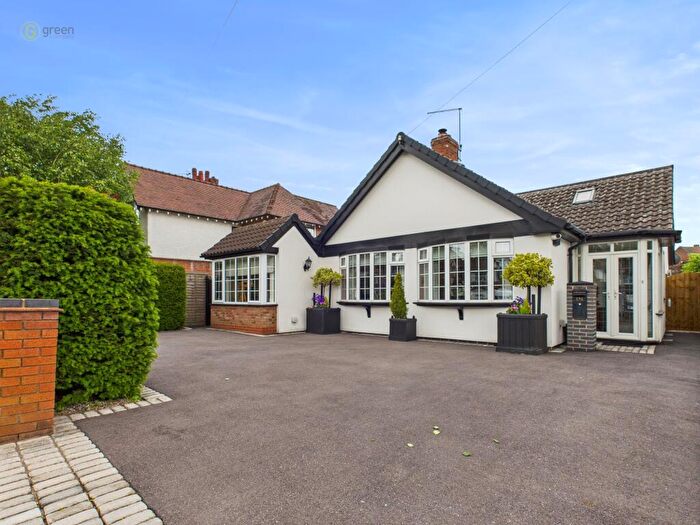 3 Bedroom Detached Bungalow For Sale In Whitehouse Common Road, Sutton Coldfield, B75