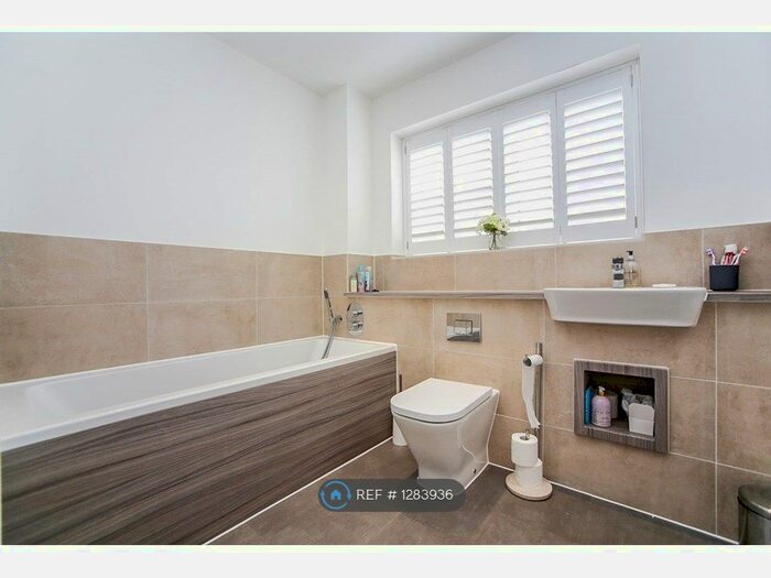 4 Bedroom Semi-Detached House To Rent In Thackeray Drive, Gravesend DA11