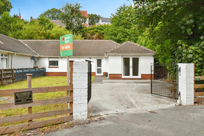 2 Bedroom Semi-Detached Bungalow For Sale In Tabernacle Road, Glanamman, Ammanford, SA18