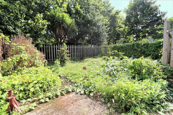 2 Bedroom Flat To Rent In Ewart Grove, London, N22