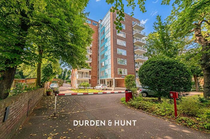 3 Bedroom Flat For Sale In New Wanstead, London, E11