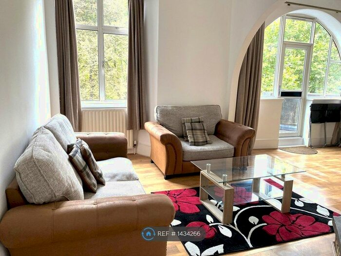 2 Bedroom Flat To Rent In Park Mansions, London, SW8