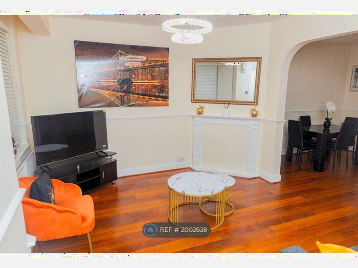 3 Bedroom Terraced House To Rent In Ashwood Avenue, Rainham, RM13