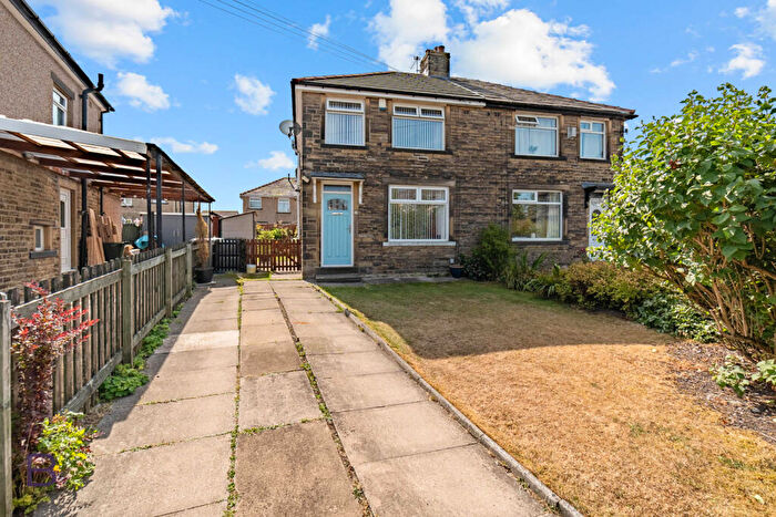 3 Bedroom Semi-Detached House For Sale In Eltham Grove, Wibsey, Bradford, ., BD6