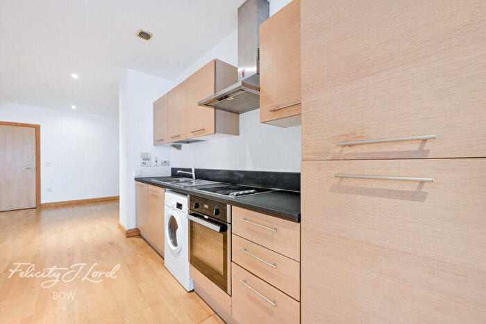 2 Bedroom Flat For Sale In Roach Road, London, E3