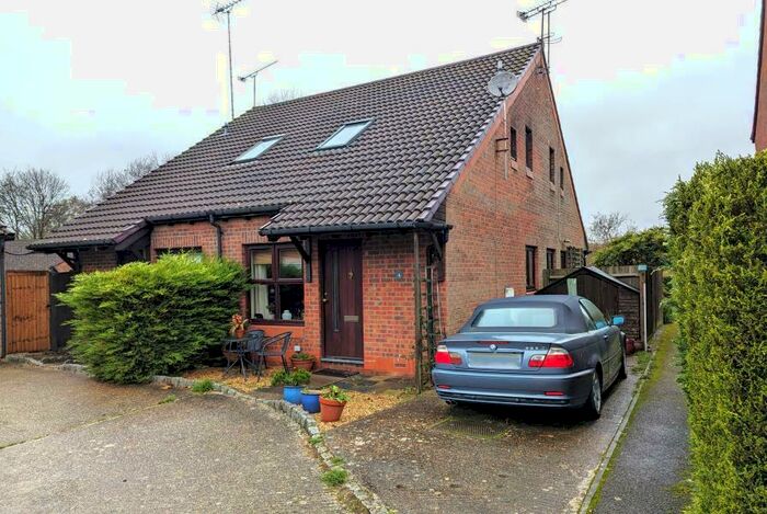 1 Bedroom Terraced House To Rent In Woking, Surrey, GU21