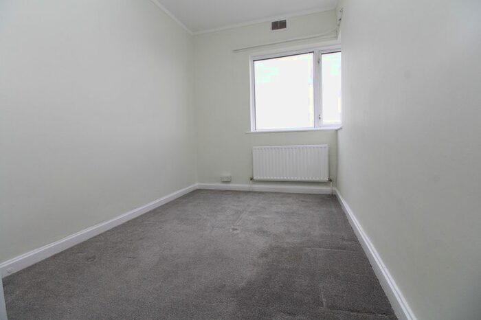 2 Bedroom Maisonette To Rent In High Trees, London, SW2