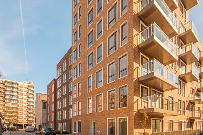 2 Bedroom Flat To Rent In Frampton Park Road, Hackney, London, E9