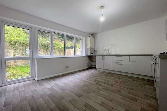 2 Bedroom House To Rent In Park Drive Close, BN9