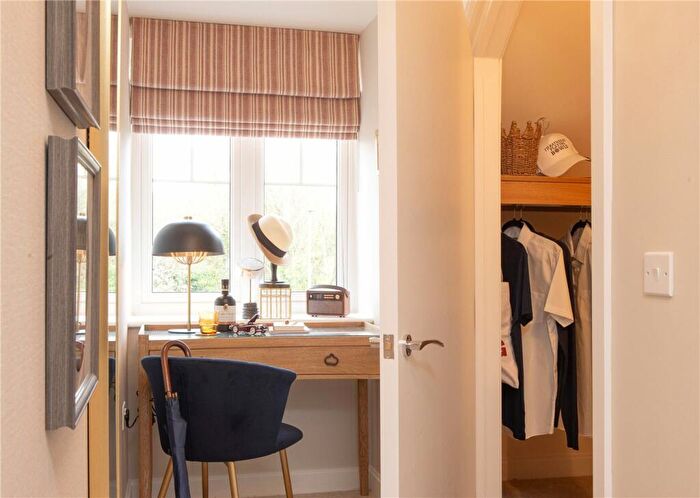 1 Bedroom Apartment For Sale In Reading Road, Wokingham, Berkshire, RG41