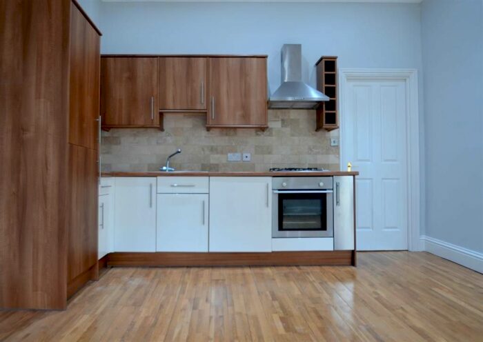 2 Bedroom Flat To Rent In Madeley Road, Ealing, London, W5