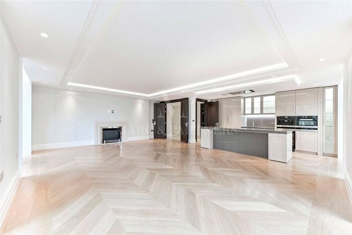 3 Bedroom Flat To Rent In The Strand, Westminster, London, WC2R