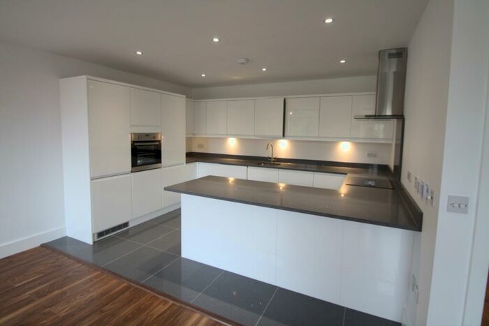 2 Bedroom Apartment To Rent In Bank Court, Hemel Hempstead, Hertfordshire, HP1