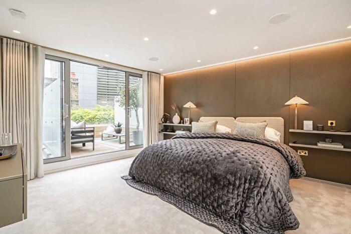3 Bedroom Flat To Rent In South Molton Street, Mayfair, W1K