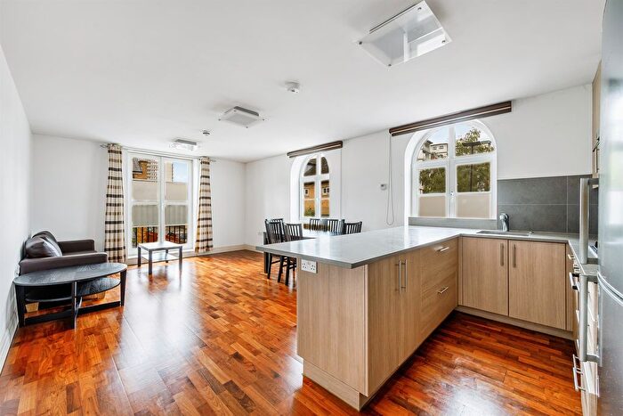 2 Bedroom Flat To Rent In North Road, Brentford, TW8