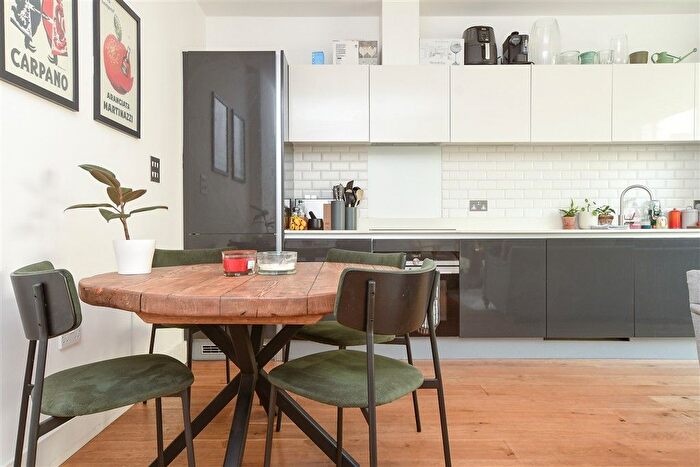 2 Bedroom Flat For Sale In Purley Rise, Purley, Surrey, CR8