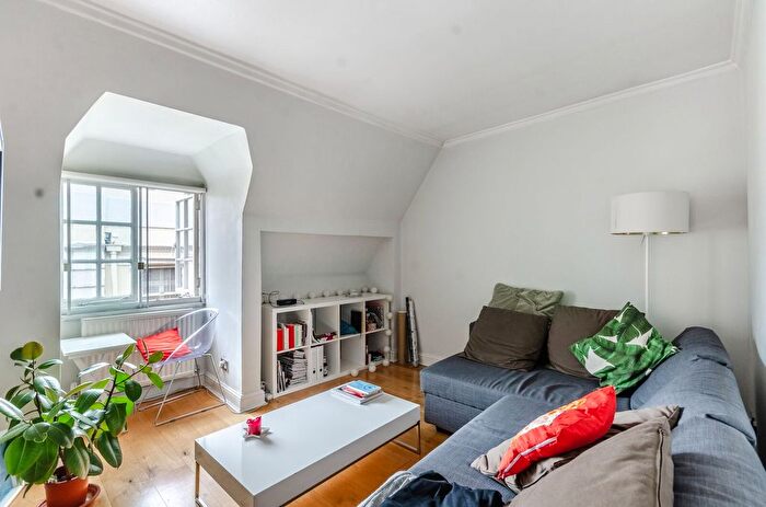 1 Bedroom Flat To Rent In Maiden Lane, Covent Garden, London, WC2E