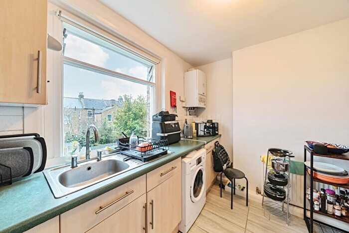 1 Bedroom Flat To Rent In Dyne Road London, NW6