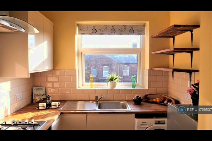 3 Bedroom Flat To Rent In Stockport Road, Manchester, M19