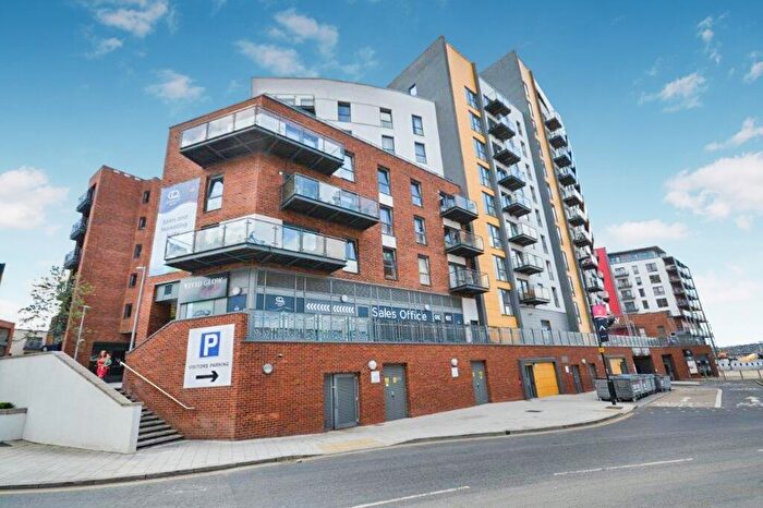 2 Bedroom Flat For Sale In Centenary Quay, Southampton, Hampshire, SO19